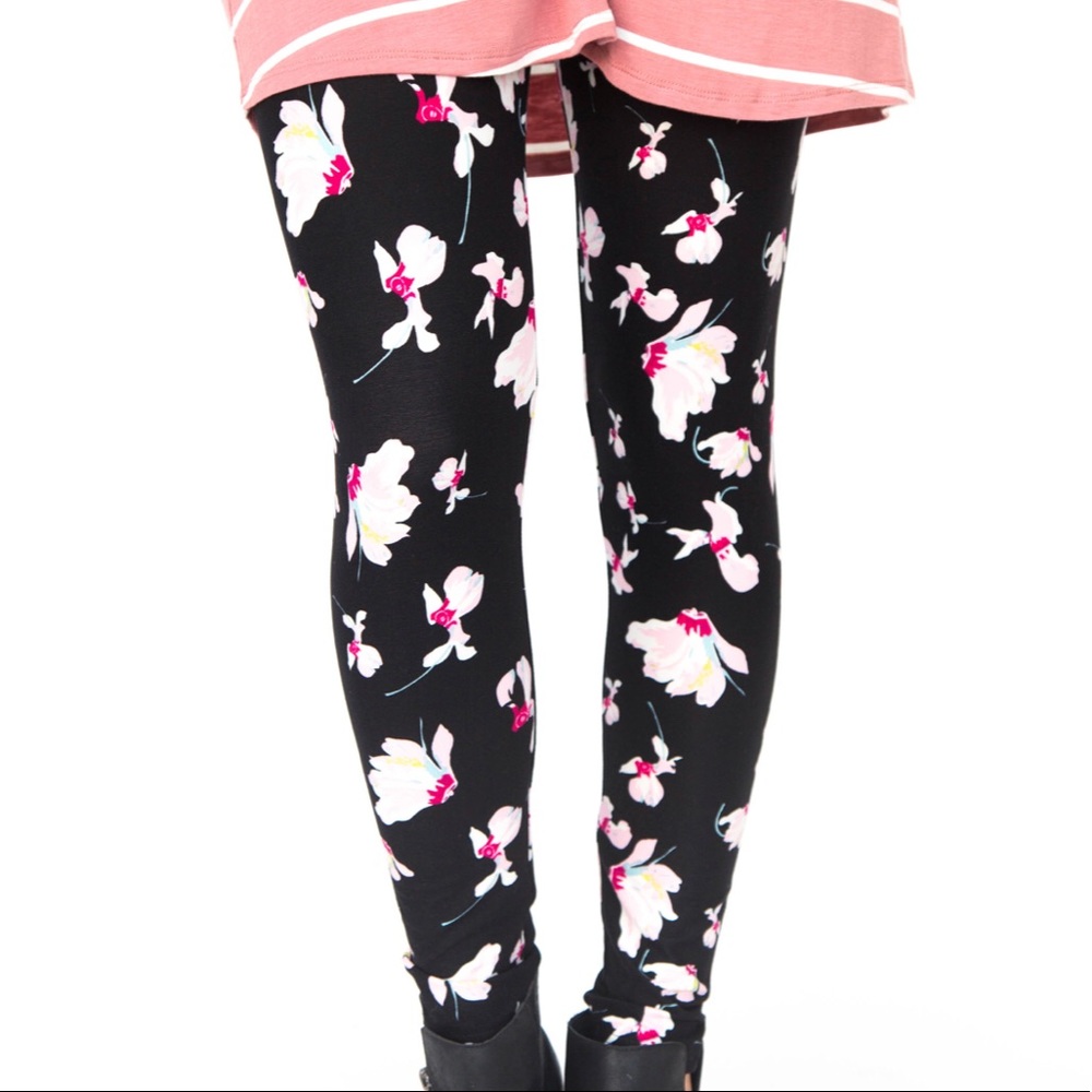 NWT Leggings Falling Iris Black